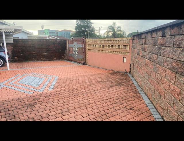 2 BEDROOM HOUSE TO LET IN MONTCLAIR